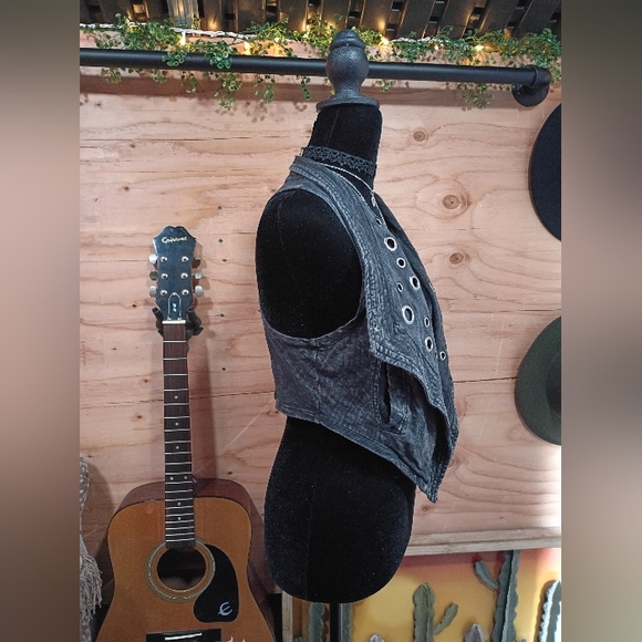 Vintage Y2K Forever 21 Acid Wash Grommet Vest - Edgy Boho Biker - Size M - Picture 5 of 10